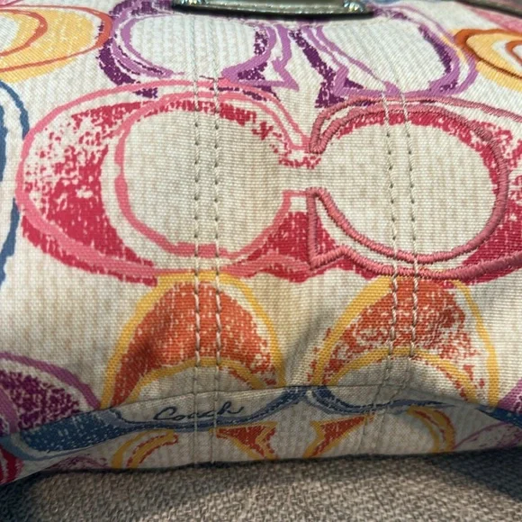 Coach multicolored pastel hobo shoulder bag/ crossbody. Style : 19020 - Picture 15 of 17